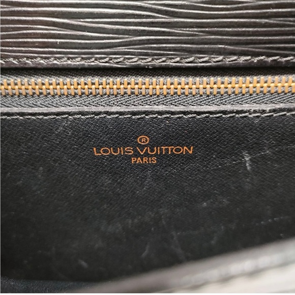 Louis Vuitton LV Crossbody Bag Saint Cloud - Picture 7 of 10
